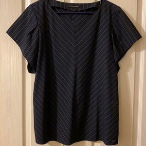 Banana Republic v-neck blouse. Navy. Size L